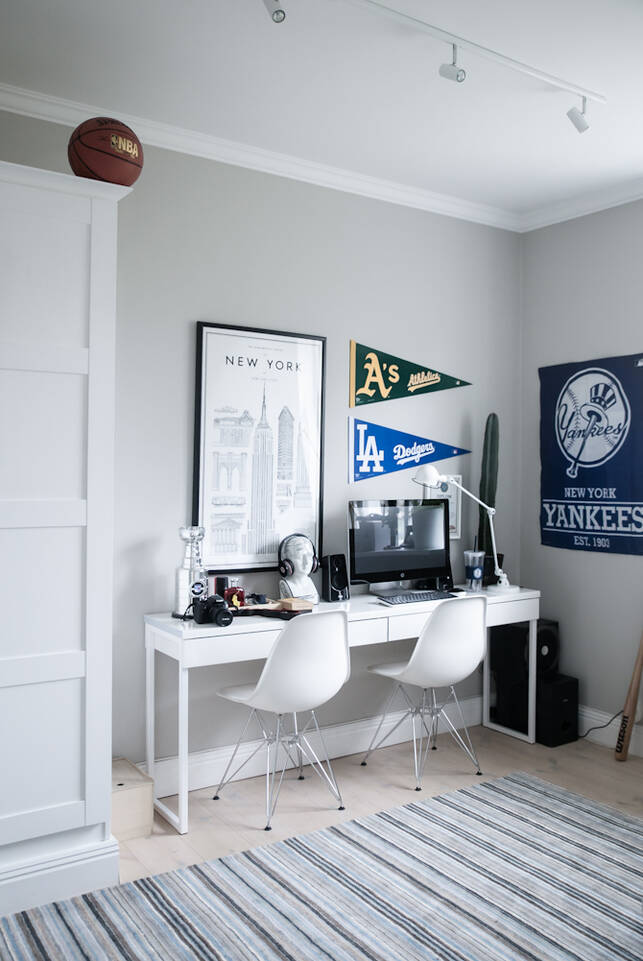 Tapete handloom  em preto / cinza, numa escritório.